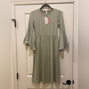 NWT Wren & Ivory The Bellwether Solid Dress in Light Sage